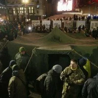 Митингующие в центре Киева призвали собраться на «народное вече»